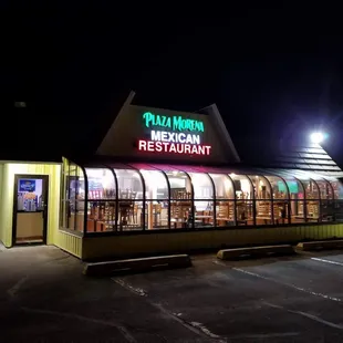 the outside of the restaurant