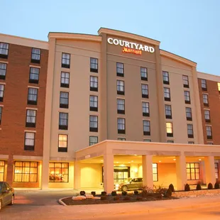 Plaza One Grille is located inside the Courtyard by Marriott Hamilton Ohio