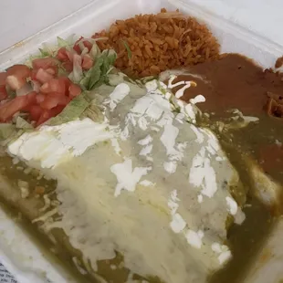 36. Enchiladas verdes de pollo  Enchiladas están ricas y también los frijoles puercos