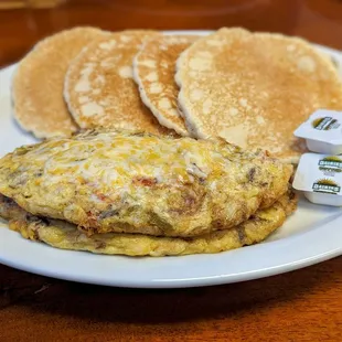Machaca and cheese omelette with 4 small pancakes