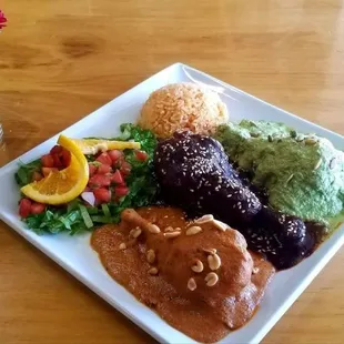 Tres Moles- Mole de Cacahuate, Red traditional, Mole Pipian