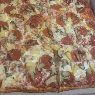 Pizza    Sunday - 12 Cut with Three Toppings