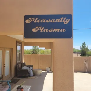 Studio sign&amp; location