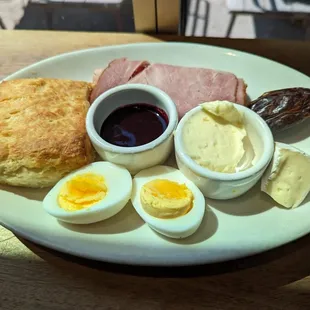 Plein Continental Breakfast