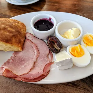 Plein Continental Breakfast
