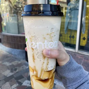 Brown sugar ice milk with egg pudding