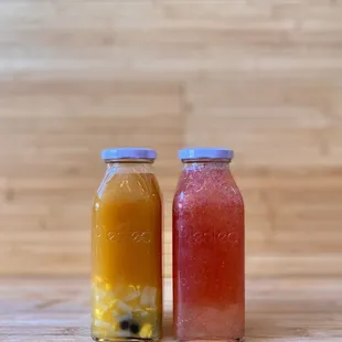 Strawberry Tea ,125% sweetness +aloe vera; Mango Tea , 25% sweetness +boba + litchi jelly (03/2022)