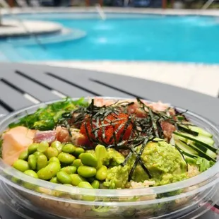 Avo Cali bowl with tuna and salmon