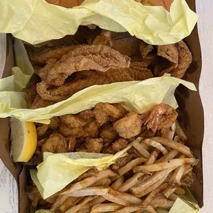 Family Fish, Shrimp, and Oysters Combo Meal