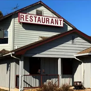 Plier's Full Circle Pub and Restaurant