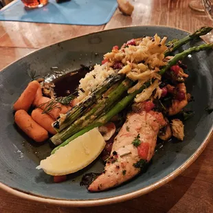 a plate of chicken, asparagus, and carrots