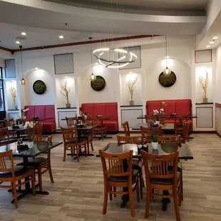 Ploy Thai Cuisine at Katy Dining area