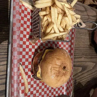 CRISPY SHOESTRING FRIES