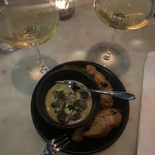Special of the night: escargot, with the Falanghina bubbly (1/2022)