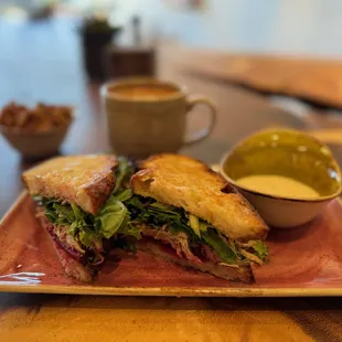 Plucky’s Cafe
