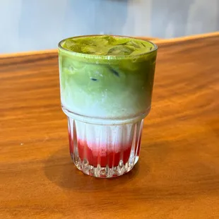 Strawberry Spellweaver - matcha, housemade strawberry puree, milk, fresh lemon |
12 oz iced
