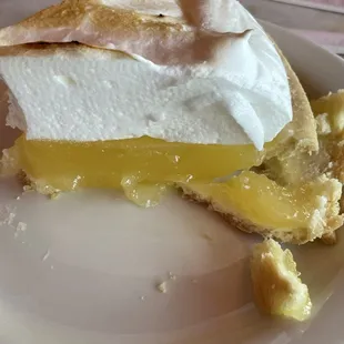 Lemon meringue cake