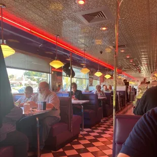 Cute old diner feel.