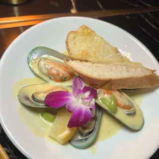 Exotic Drunken Mussels