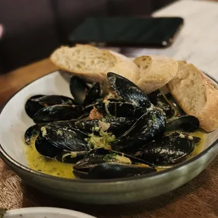 Mussels Special, has a cream base. Friend said was mouthwatering.