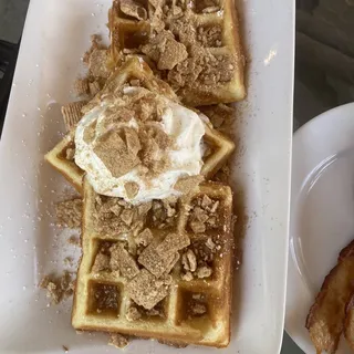 Cinnamon Toast Crunch Mac'Nut Toffee 'N Cream French Toast