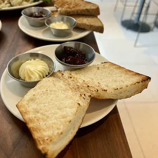 9/12/2023 the side of bread that comes with our order. 9 grains and white baguette. Both yum! Lol