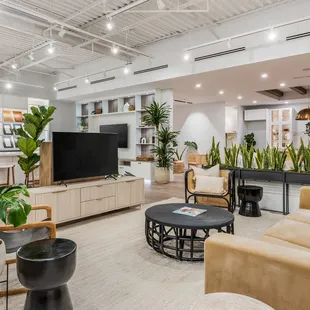 Plus Interiors showroom at Kahala Mall, Honolulu, HI