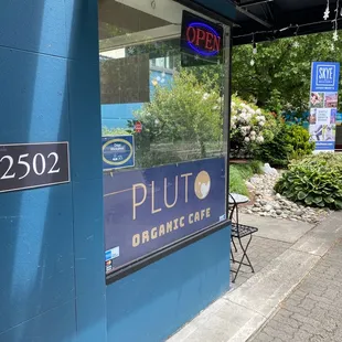 Pluto organic café