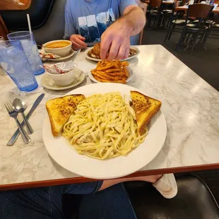 Chicken Alfredo with garlic toast-amazing!
