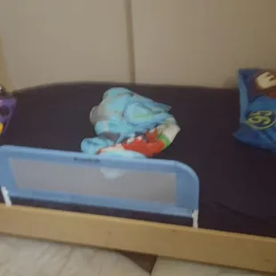 This is the bed if look head and foot of mattress sink in. Katherine