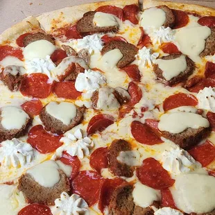 My custom pizza and garlic knots