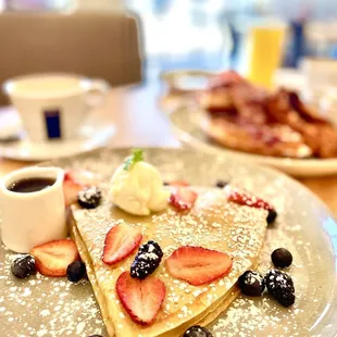 Crepes w/berries