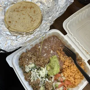 Plato con Carne with carnitas