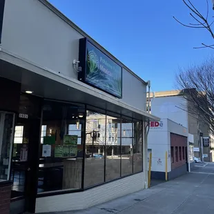 the outside of a restaurant