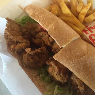 Fried Oyster poboy w/ fries