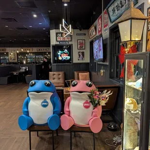 The two cartoonish frogs greetings you at the entrance