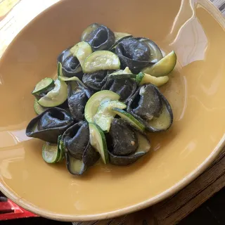 Ravioli neri di pesce