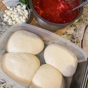 the ingredients of a pizza