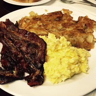 Scrambled eggs, beef bacon, and home fries