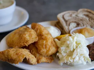 Lakeside Pub and Grill