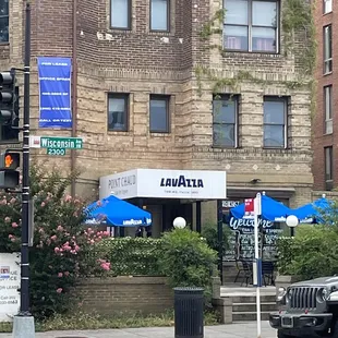 Nifty little corner café!!