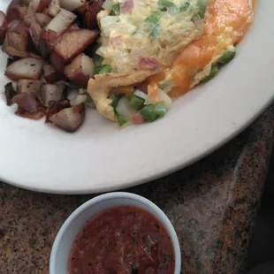 Can always count on a good breakfast, amazing house made salsa, quick service and eazy parking.