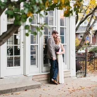 An Urban Barn Wedding Captured by Kelly Adrienne Photography