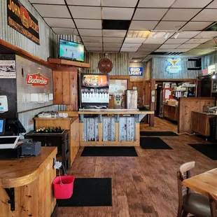 ows the inside of the restaurant