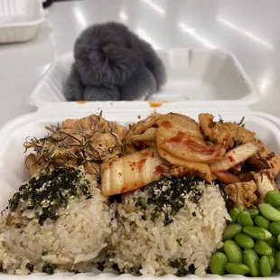 Brown rice with ahi (very spicy sauce), tofu (spicy Ponzu)