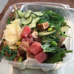 Spring mix base with tuna and albacore.