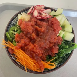 Spicy tuna poke bowl