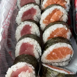 Tuna and salmon maki