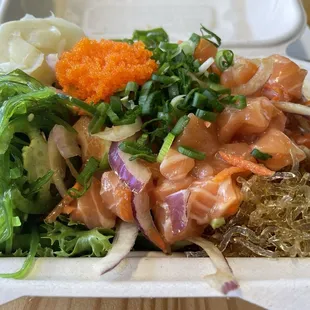 Medium bowl, 3 proteins, half/half kelp/mixed greens
