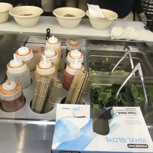 Vegetable bases (zucchini noodles and spinach) and sauces